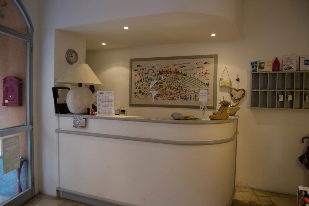 Hotel Giongo Spotorno Bagian luar foto