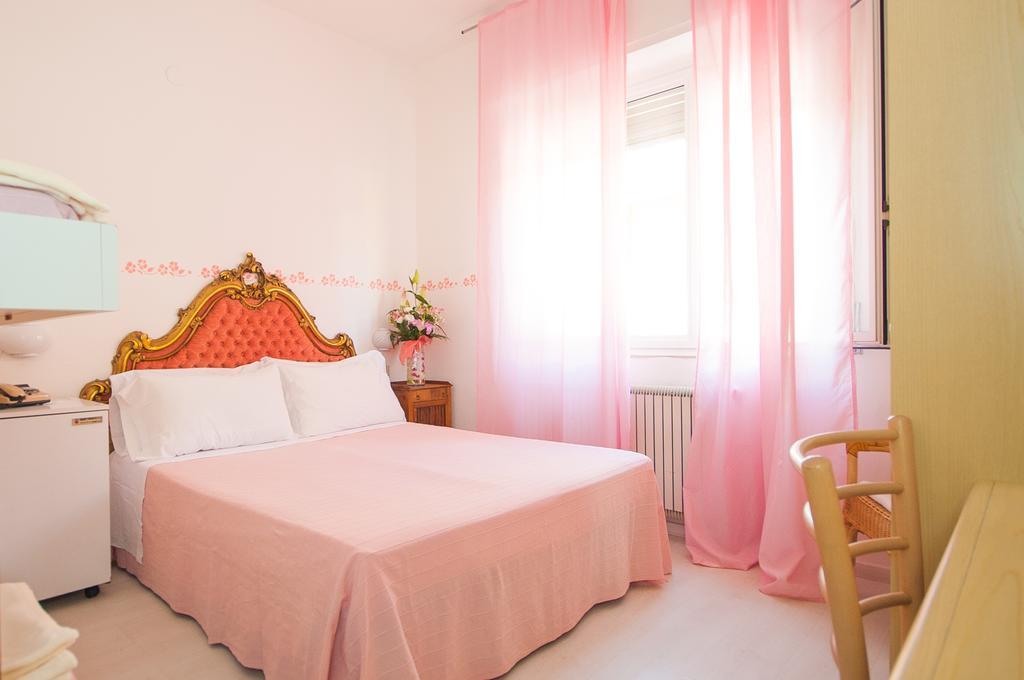 Hotel Giongo Spotorno Bagian luar foto