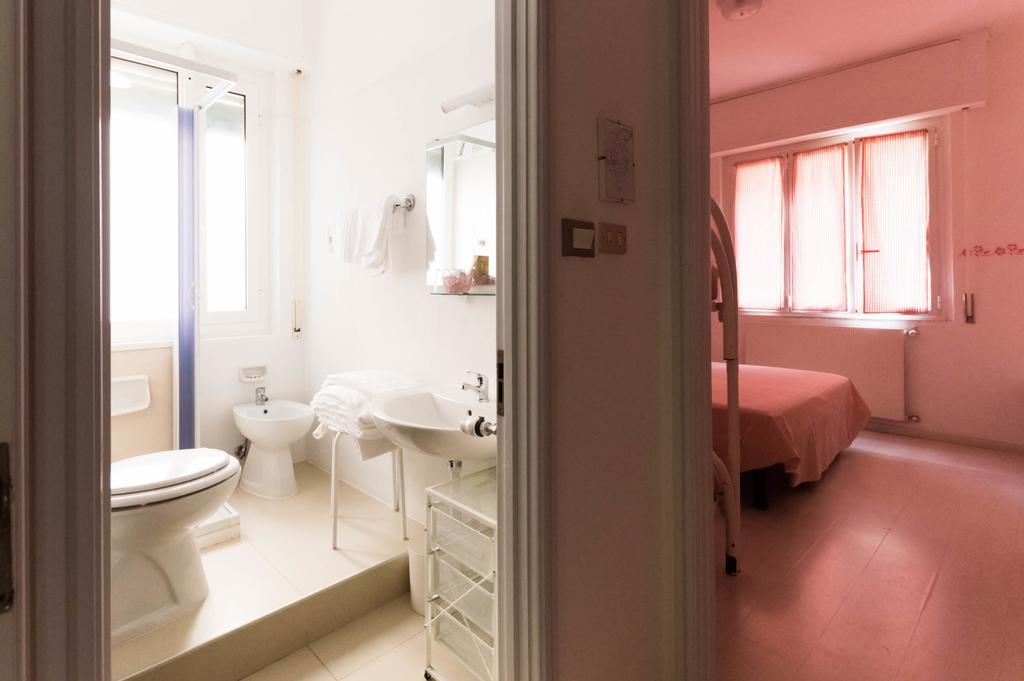 Hotel Giongo Spotorno Bagian luar foto